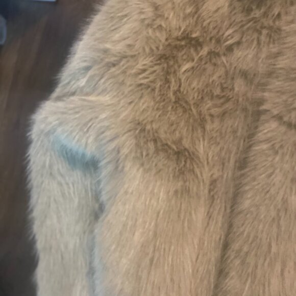 Fashion Nova Women’s Faux Fur Cropped Coat – Size Large New - Picture 9 of 12
